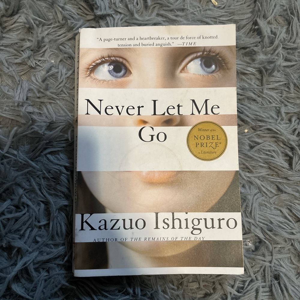 Never Let Me Go by Kazuo Ishiguro Paperback